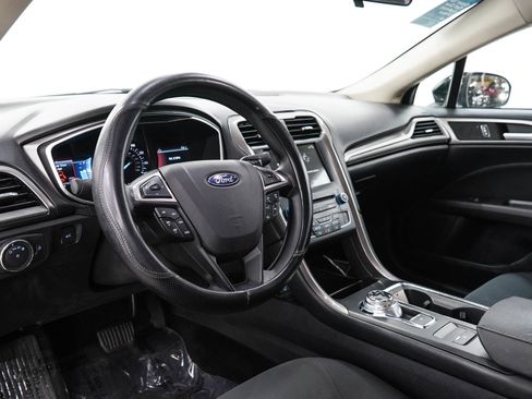 Used 2017 Ford Fusion SE w/ Fusion SE Technology Package FWD image 22