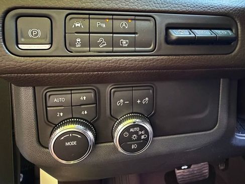 Used 2023 GMC Yukon XL Denali AWD/4WD image 20