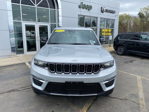 Used 2025 Jeep Grand Cherokee Limited image 8