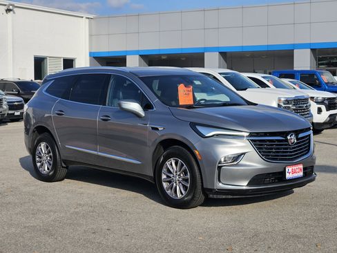 Used 2024 Buick Enclave Premium image 3