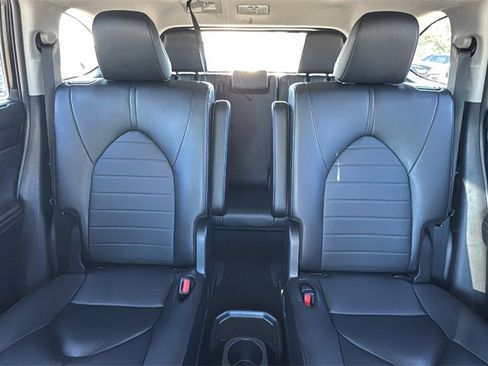 Certified 2024 Toyota Highlander XLE image 39