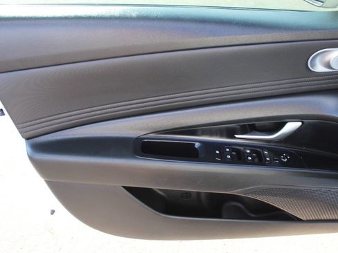 Used 2024 Hyundai Elantra SEL w/ Convenience Package image 17