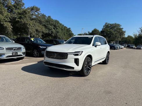 New 2026 Volvo XC90 T8 Plus image 2