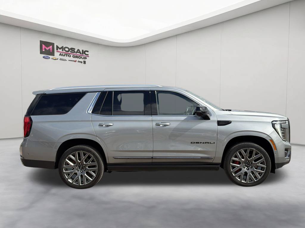 Used 2025 GMC Yukon Denali Ultimate w/ LPO, Floor Liner Package AWD/4WD image 8