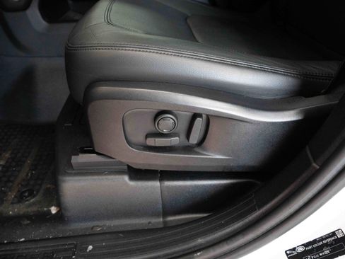 Used 2024 Land Rover Defender 110 S image 12