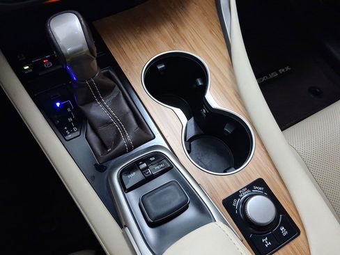 Used 2018 Lexus RX 350L w/ Premium Package image 16