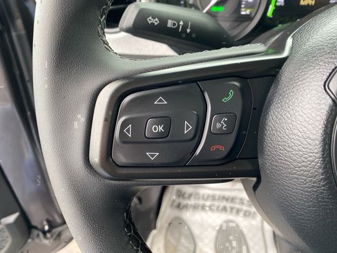 Used 2025 Jeep Wrangler Willys image 18