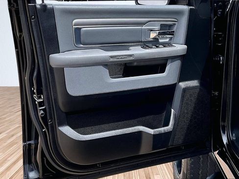 Used 2019 RAM 1500 Classic SLT AWD/4WD image 14
