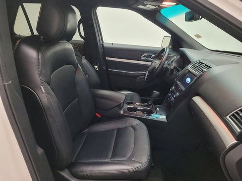 Used 2017 Ford Explorer XLT w/ Equipment Group 202A image 21