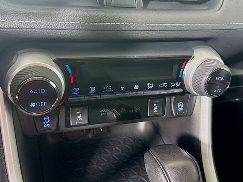 Used 2021 Toyota RAV4 XLE w/ XLE Grade Weather Package FWD image 17