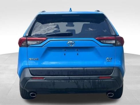 Used 2019 Toyota RAV4 XLE w/ All Weather Liner Package AWD/4WD image 4