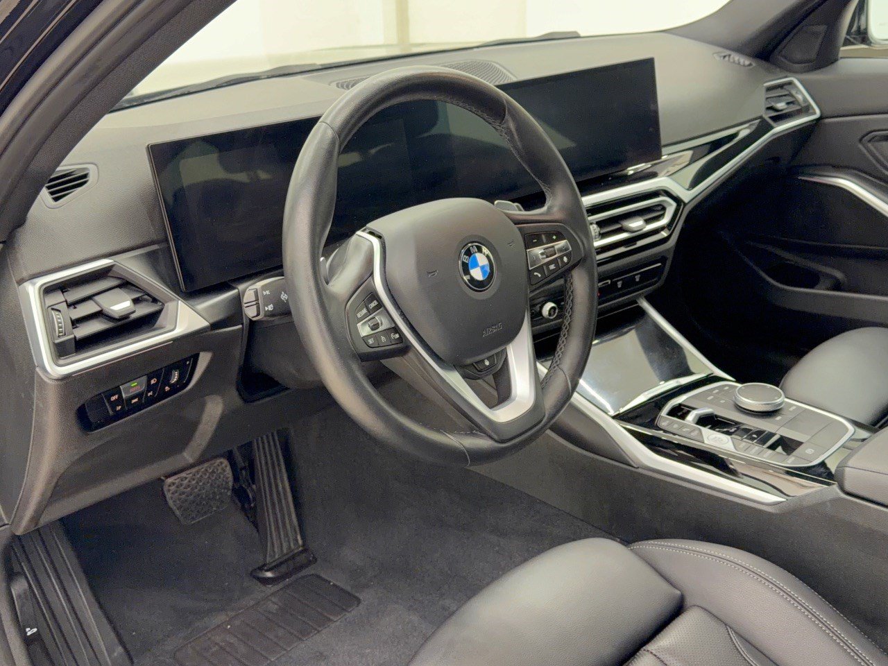 Used 2023 BMW 330i Sedan RWD image 4