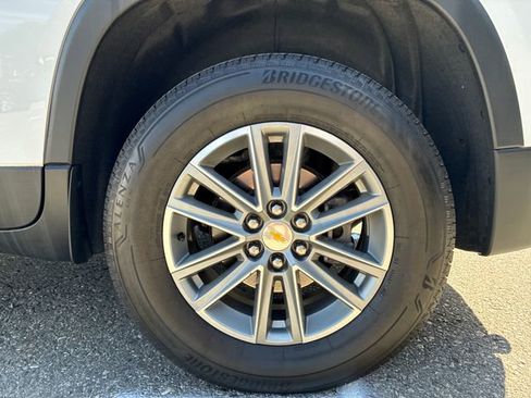 Used 2023 Chevrolet Traverse LT AWD/4WD image 25