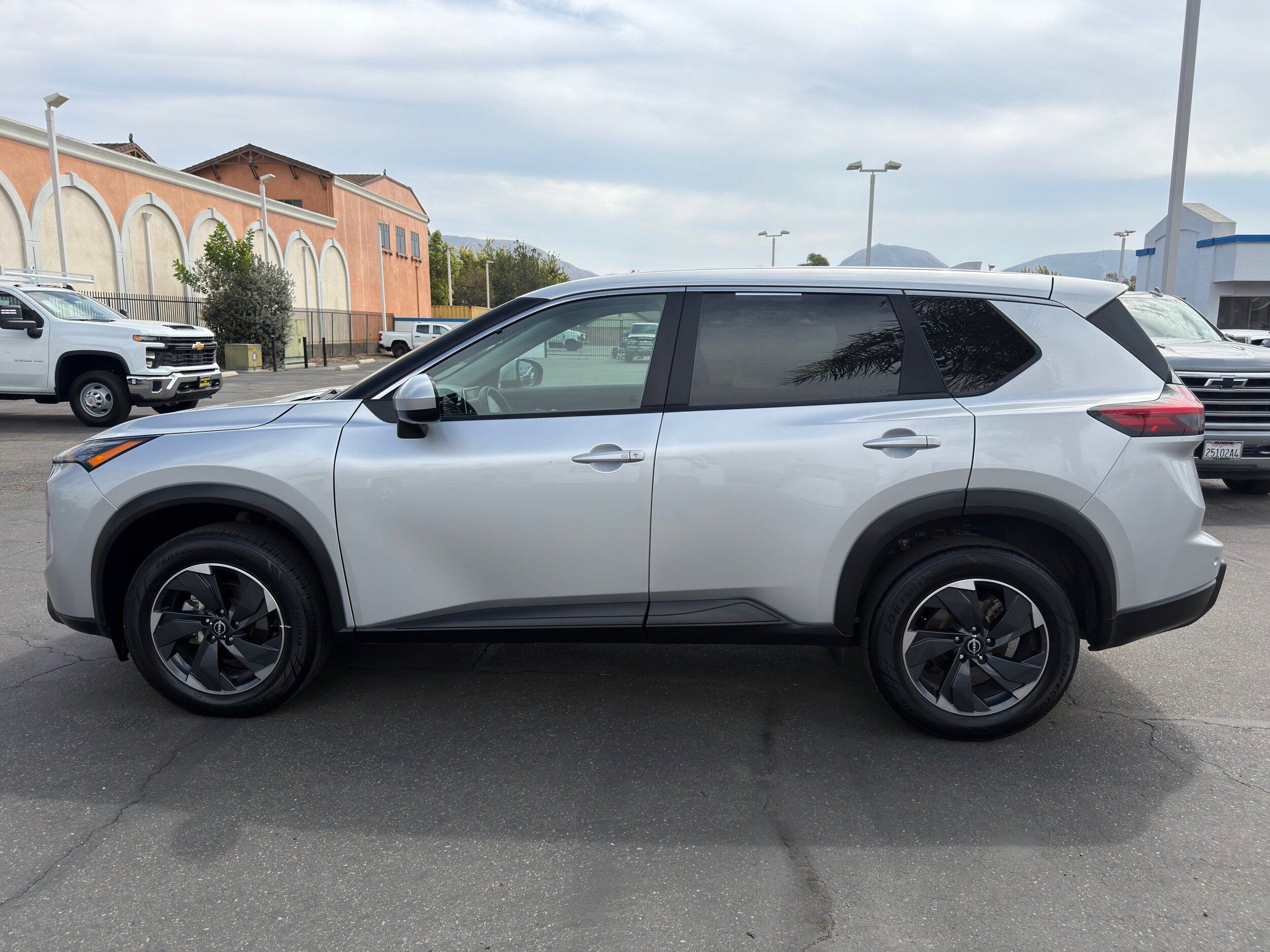 Used 2024 Nissan Rogue SV AWD/4WD image 5