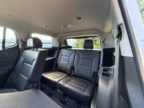 Used 2023 GMC Acadia SLT FWD image 25