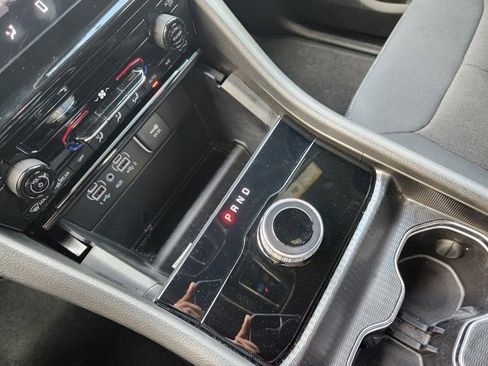 Used 2025 Jeep Grand Cherokee L Laredo image 18