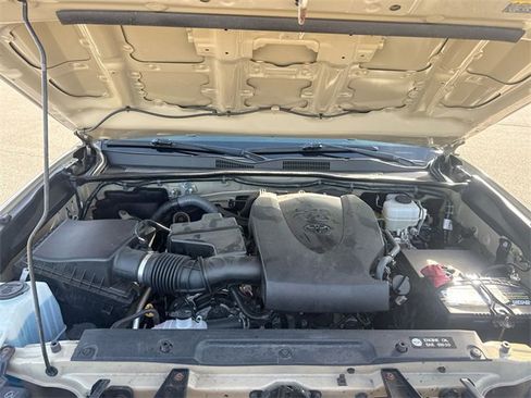 Used 2016 Toyota Tacoma TRD Off-Road image 33