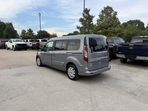 Used 2022 Ford Transit Connect XLT FWD image 4