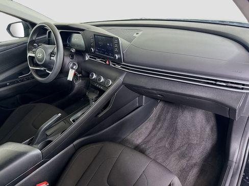 Used 2025 Hyundai Elantra SE image 29