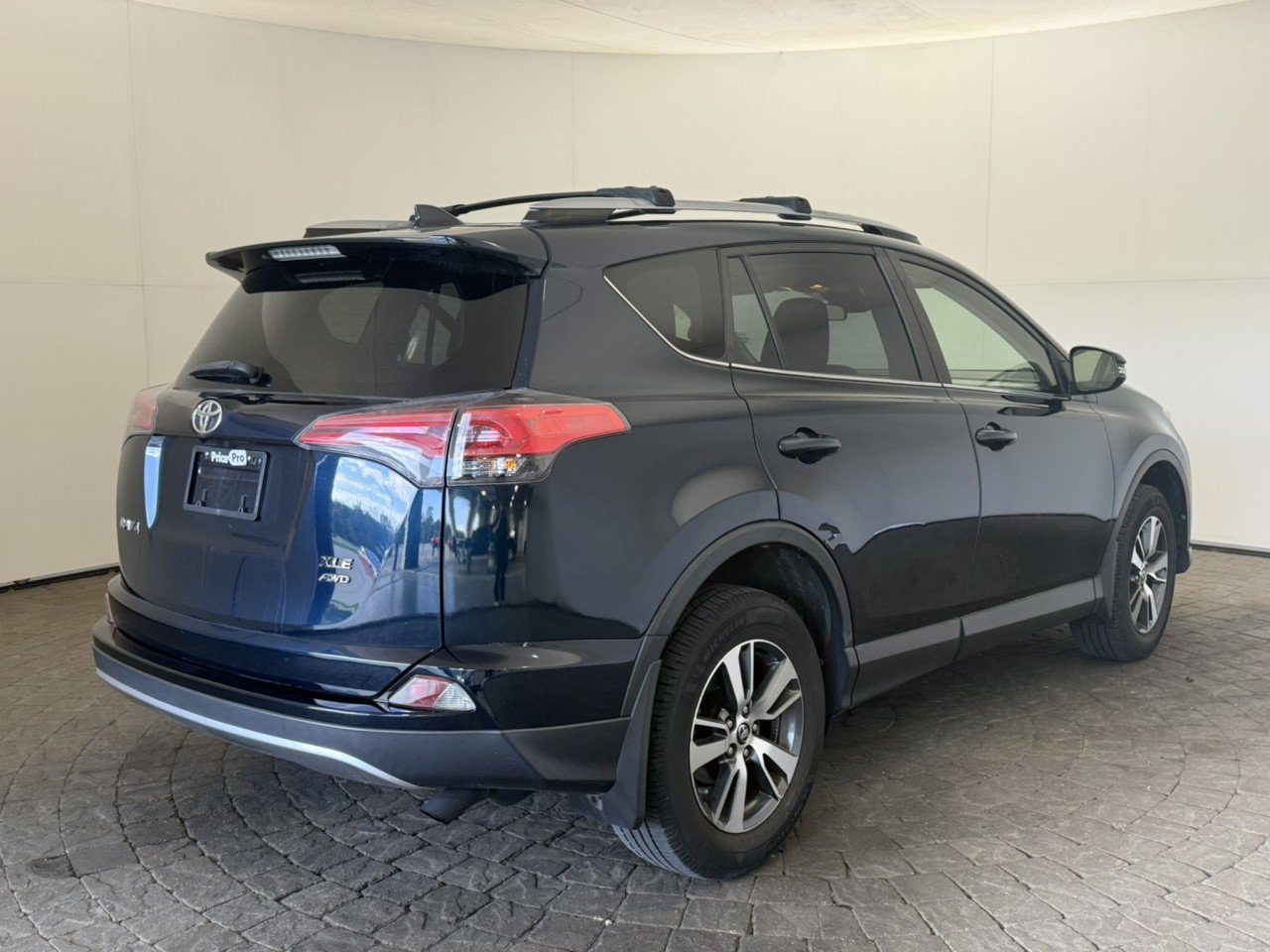 Used 2018 Toyota RAV4 XLE w/ Plus Extra Value Package AWD/4WD image 9