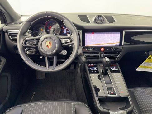 Certified 2025 Porsche Macan Turbo image 27