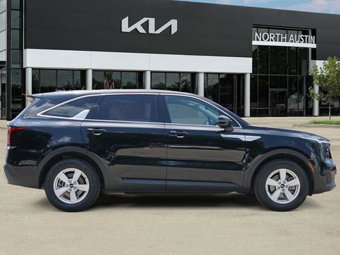 Certified 2024 Kia Sorento LX FWD image 6