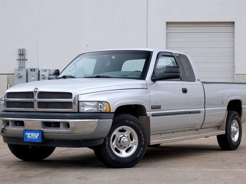 Used 2002 Dodge Ram 2500 Truck SLT image 2
