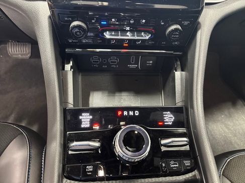 New 2024 Jeep Grand Cherokee Trailhawk w/ Advanced Protech Group II AWD/4WD image 18
