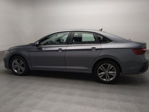 Used 2024 Volkswagen Jetta SE FWD image 3