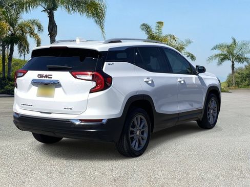 Used 2024 GMC Terrain SLT AWD/4WD image 5