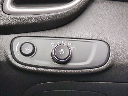 Certified 2022 Chevrolet Trax LT w/ Sport Edition image 18