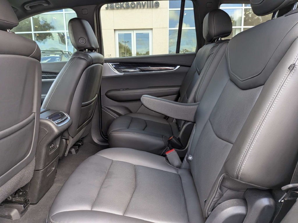Used 2022 Cadillac XT6 Premium Luxury w/ Technology Package FWD image 18