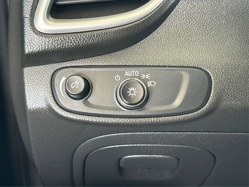 Used 2017 Chevrolet Trax LT w/ LT Convenience Package FWD image 18