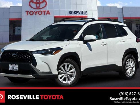Certified 2022 Toyota Corolla Cross LE w/ Moonroof Package AWD/4WD image 1