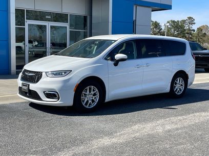 Used 2023 Chrysler Pacifica Touring-L