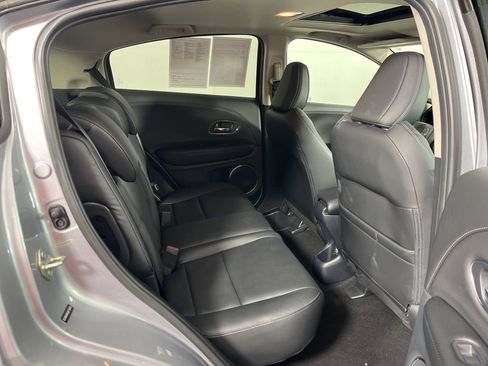 Used 2020 Honda HR-V Touring image 9