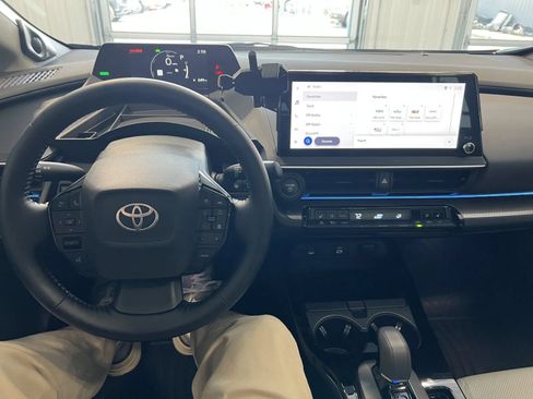 Used 2024 Toyota Prius Limited w/ Limited Premium Package FWD image 31