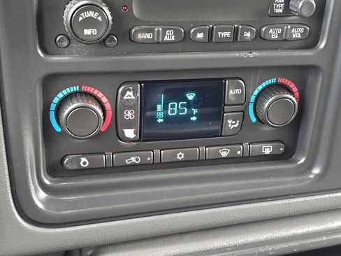 Used 2006 Chevrolet Silverado 2500 LT w/ Heavy-Duty Power Package image 25