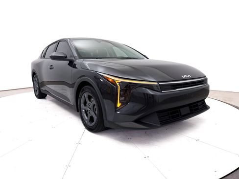 Certified 2025 Kia K4 FWD image 11