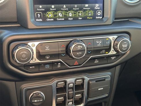 Used 2022 Jeep Wrangler Unlimited Sahara image 34