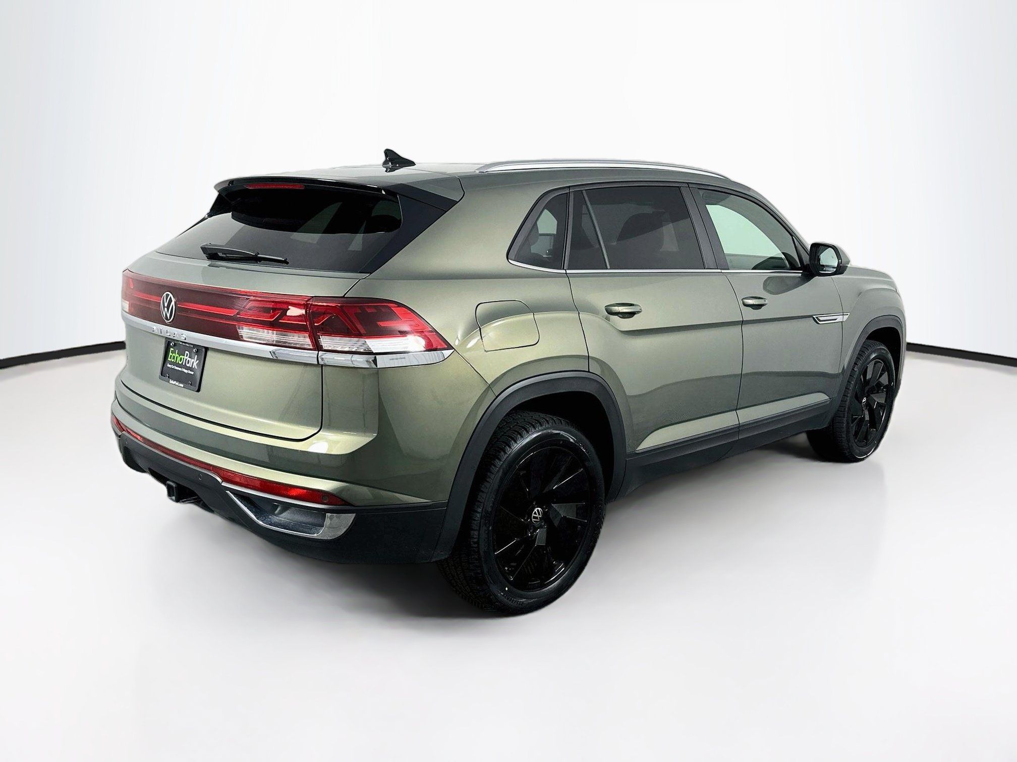 Used 2025 Volkswagen Atlas Cross Sport SE FWD image 9