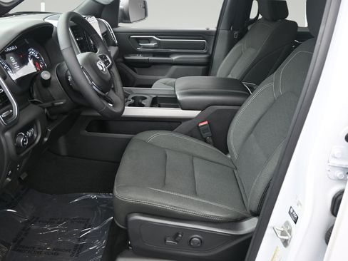 Used 2025 RAM 1500 Big Horn AWD/4WD image 4