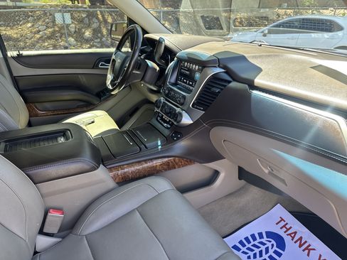Used 2019 Chevrolet Suburban Premier AWD/4WD image 23