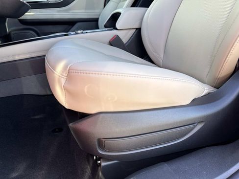 New 2026 Lincoln Corsair Premiere image 19