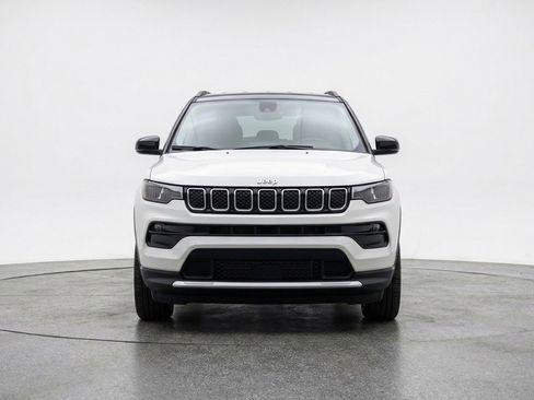 Used 2025 Jeep Compass Limited image 2