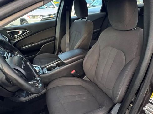 Used 2015 Chrysler 200 Limited w/ Convenience Group image 10