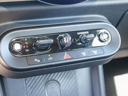 Used 2025 MINI Cooper 2-Door Hardtop image 19