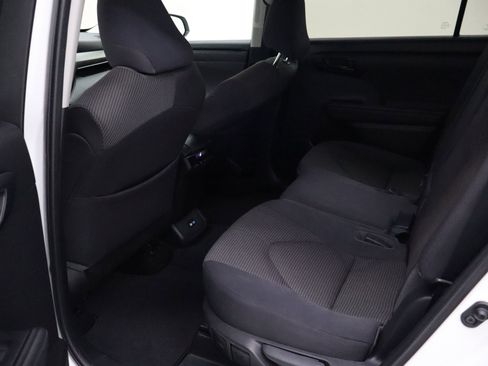 Used 2022 Toyota Highlander LE image 24