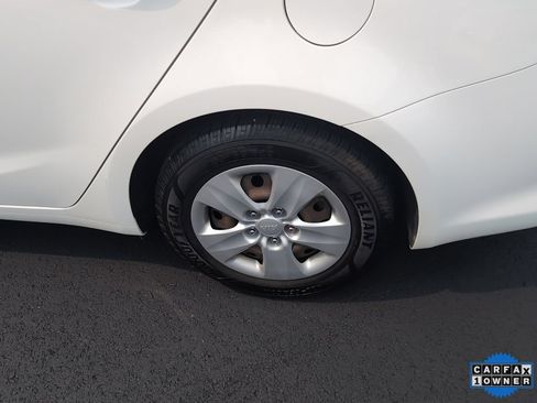 Used 2017 Kia Forte LX FWD image 11