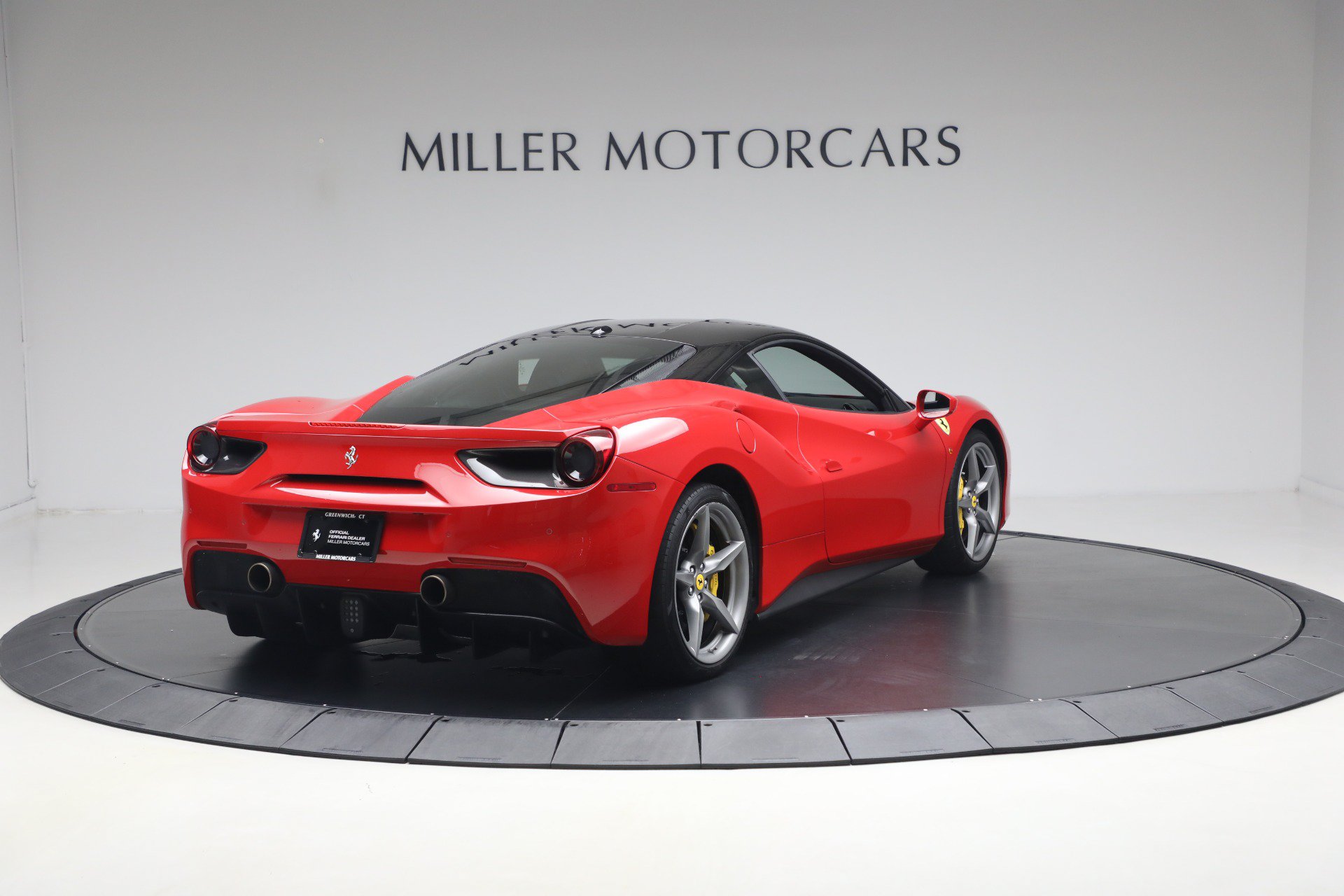 Certified 2018 Ferrari 488 GTB RWD image 7
